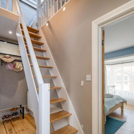 Blue Winds And Waves Apartment Cowes  Exterior photo