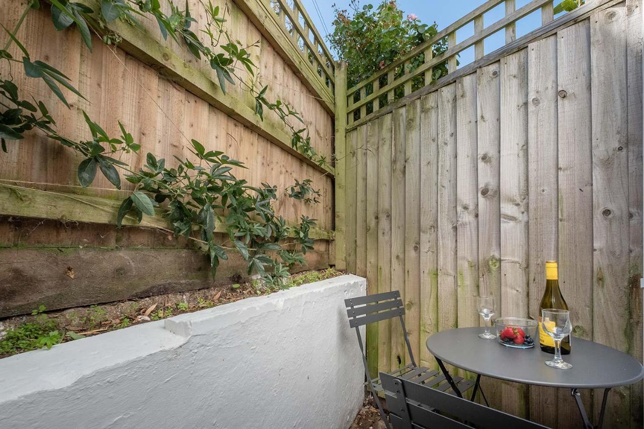 Blue Winds And Waves Apartment Cowes  Exterior photo
