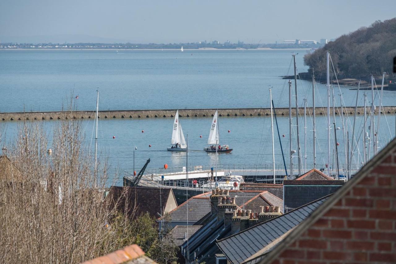 Blue Winds And Waves Apartment Cowes  Exterior photo
